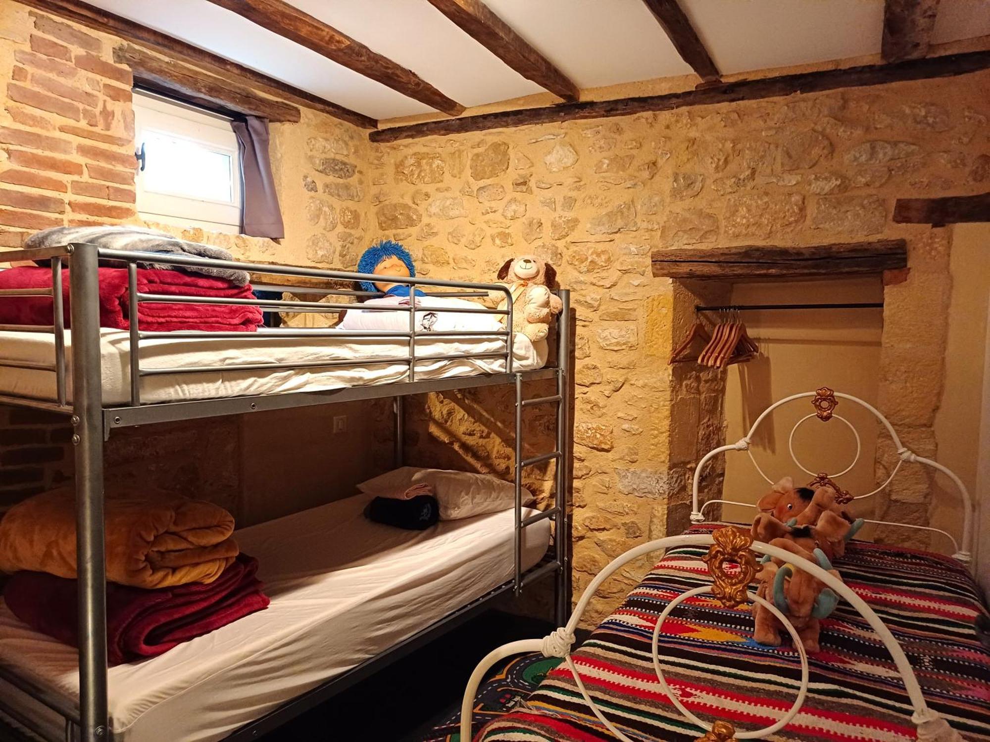 Au Pied Du Chateau - 5 A 11 Personnes - Baignade-Canoe-Piste Cyclable A 100 M Castelnaud La Chapelle Exterior foto
