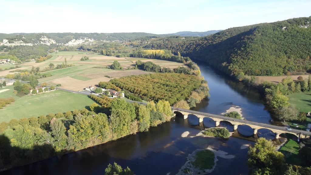 Au Pied Du Chateau - 5 A 11 Personnes - Baignade-Canoe-Piste Cyclable A 100 M Castelnaud La Chapelle Exterior foto