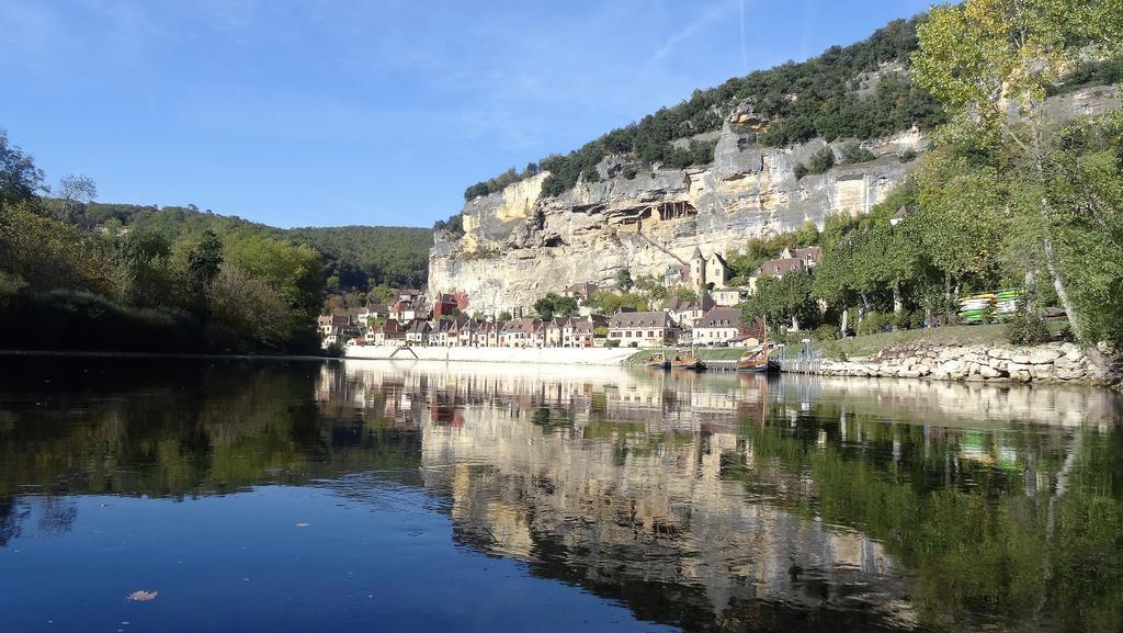 Au Pied Du Chateau - 5 A 11 Personnes - Baignade-Canoe-Piste Cyclable A 100 M Castelnaud La Chapelle Exterior foto