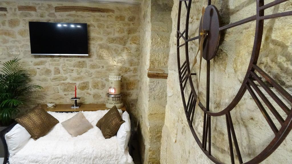 Au Pied Du Chateau - 5 A 11 Personnes - Baignade-Canoe-Piste Cyclable A 100 M Castelnaud La Chapelle Exterior foto