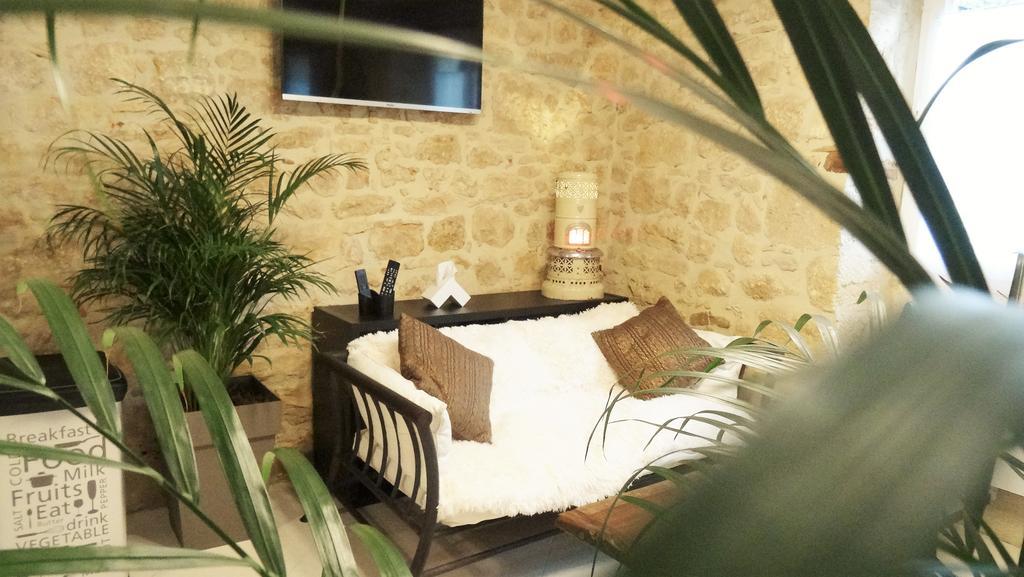 Au Pied Du Chateau - 5 A 11 Personnes - Baignade-Canoe-Piste Cyclable A 100 M Castelnaud La Chapelle Exterior foto