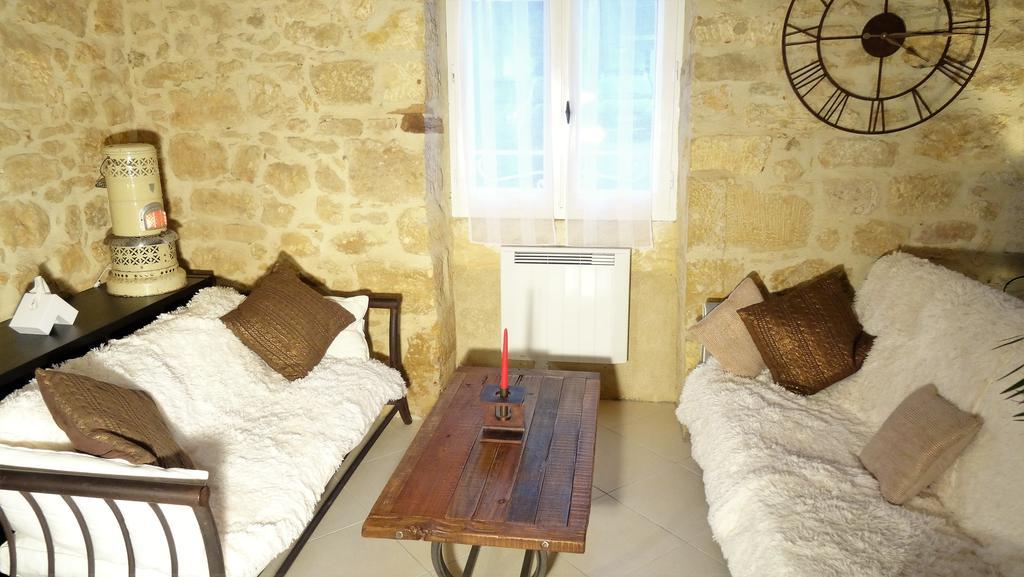 Au Pied Du Chateau - 5 A 11 Personnes - Baignade-Canoe-Piste Cyclable A 100 M Castelnaud La Chapelle Exterior foto