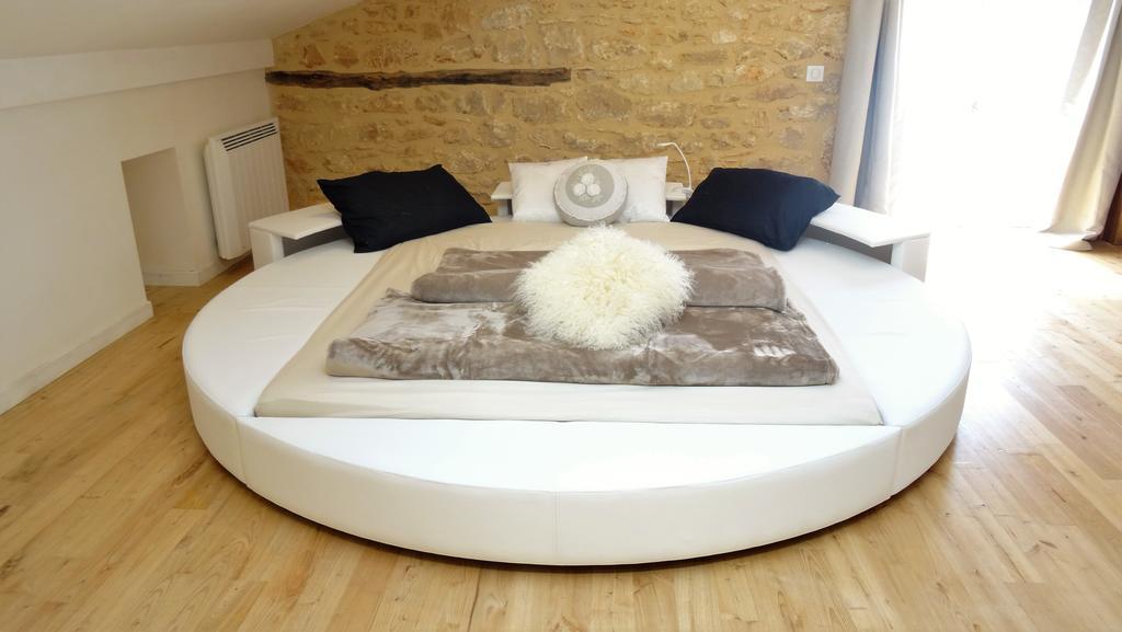 Au Pied Du Chateau - 5 A 11 Personnes - Baignade-Canoe-Piste Cyclable A 100 M Castelnaud La Chapelle Exterior foto