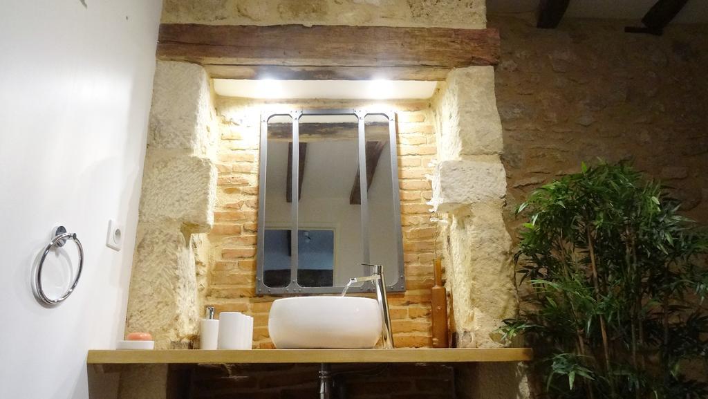 Au Pied Du Chateau - 5 A 11 Personnes - Baignade-Canoe-Piste Cyclable A 100 M Castelnaud La Chapelle Exterior foto