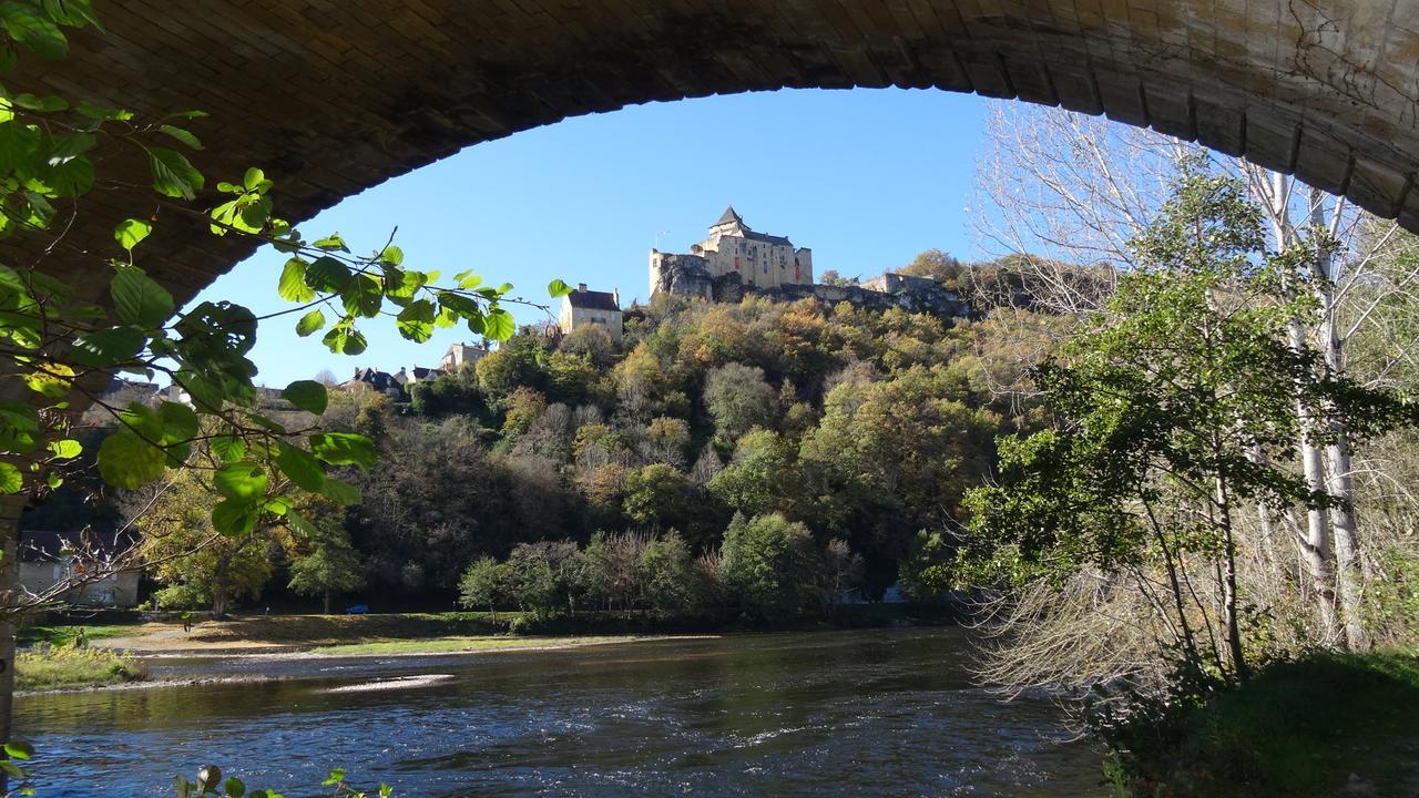 Au Pied Du Chateau - 5 A 11 Personnes - Baignade-Canoe-Piste Cyclable A 100 M Castelnaud La Chapelle Exterior foto